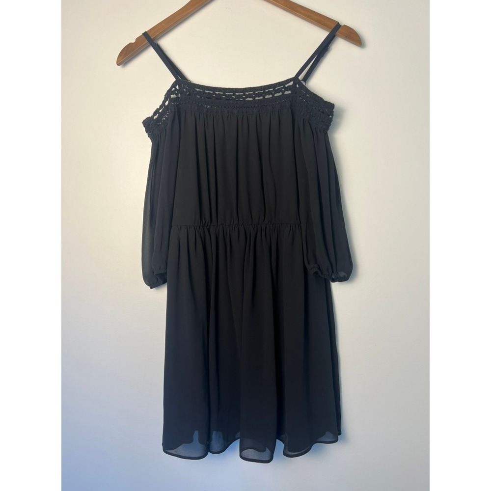BCX‎ Wm Sm Black Cold Shoulder Crochet Lace Neckline Mini Dress Boho Chic LBD